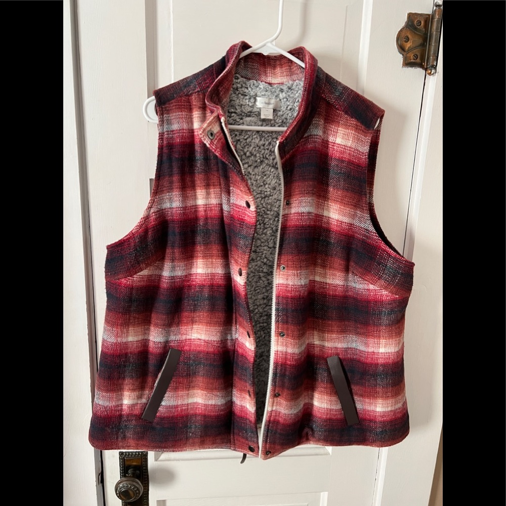 ❤️💙Christopher and Banks Plaid Vest💙❤️